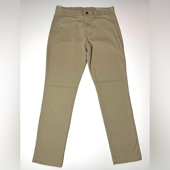 GAP Men's Athletic Taper Khaki Pants Size- 31 X 32 - Picture 2 of 8